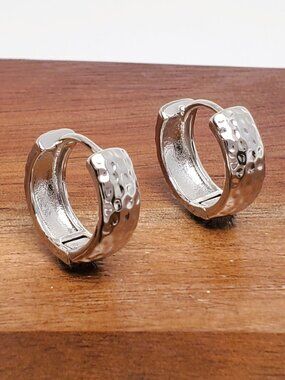 Hammered 18K White Gold Womens Small Hoop Earrings New 18 K Silver Round Hoops